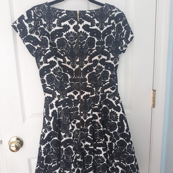 Closet, black and white floral dress, size 12 - Picture 2 of 3